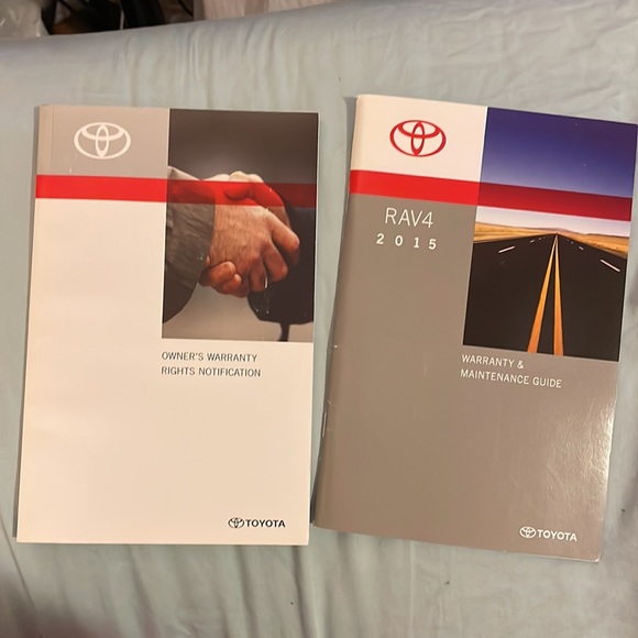 Rav 4 owners manual and quick reference guide + 3 additional guide books - Picture 8 of 9